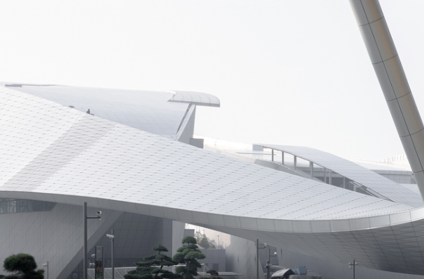金屬?gòu)?fù)合瓦建筑